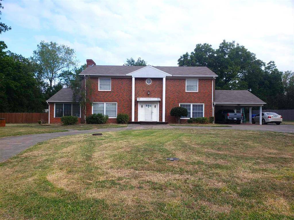 Holdenville, OK 74848,304 Country Club DR