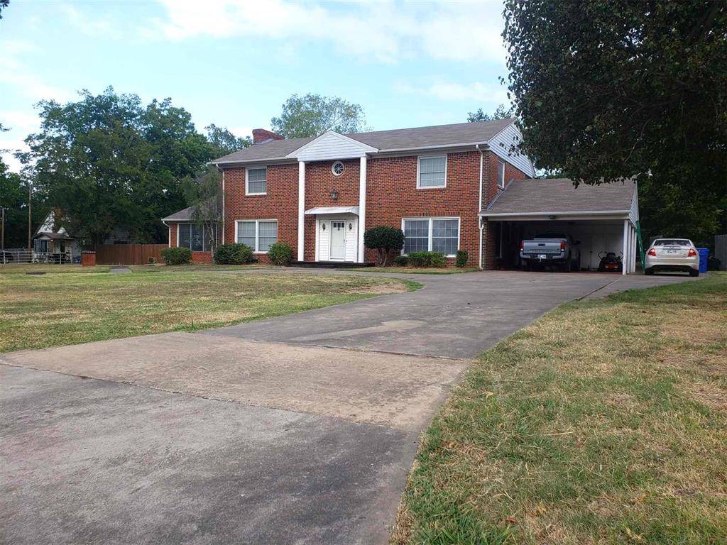 Holdenville, OK 74848,304 Country Club DR