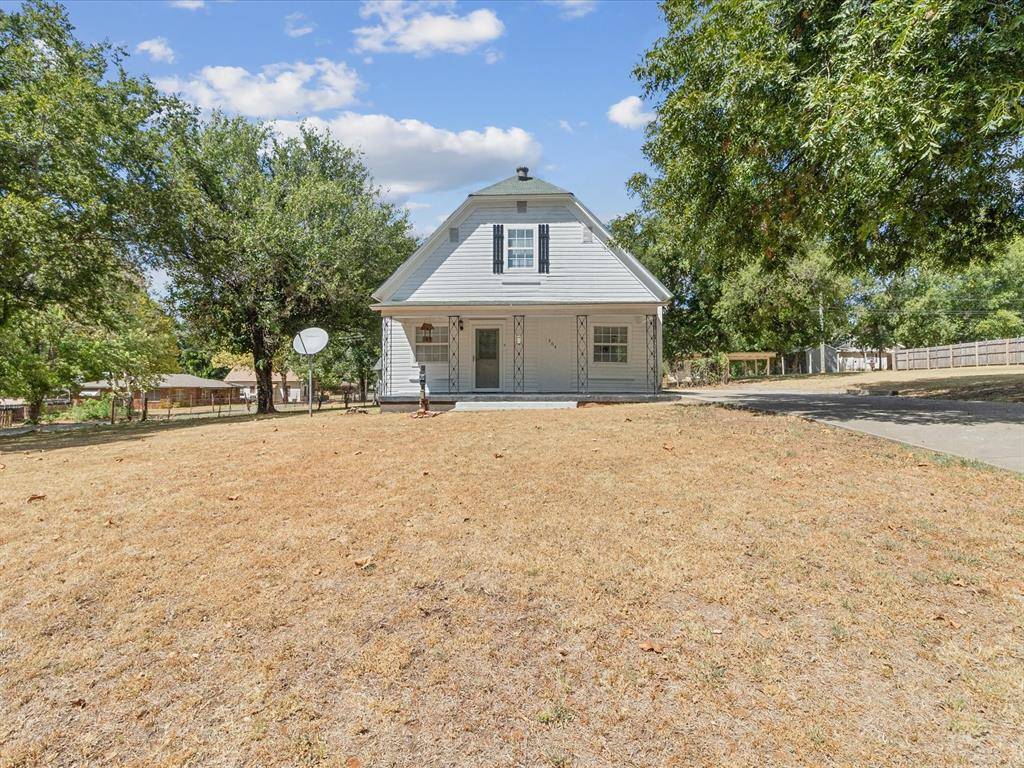 Waurika, OK 73573,504 E C AVE