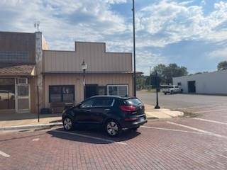 Lindsay, OK 73052,325 S Main ST
