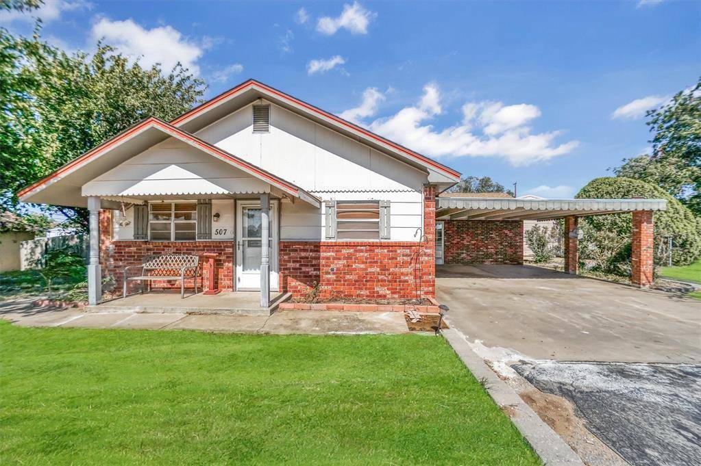 Erick, OK 73644,507 E 3rd ST