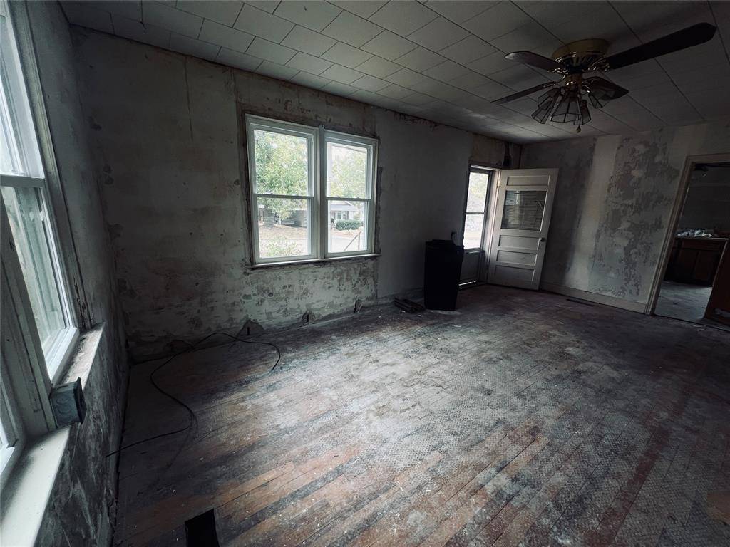 Holdenville, OK 74848,609 N Oak ST