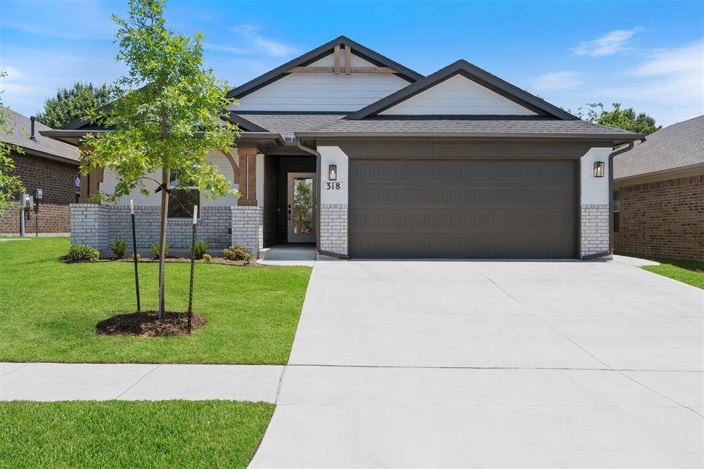 Harrah, OK 73045,318 Park LN