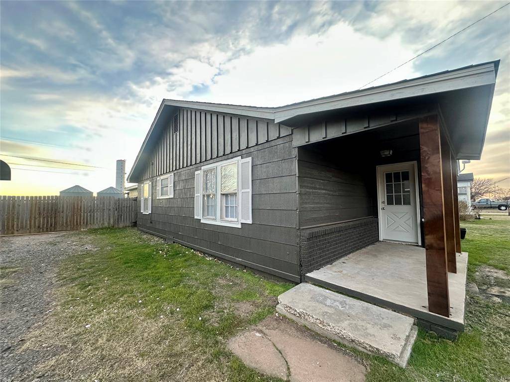 Duke, OK 73532,313 W 2nd ST