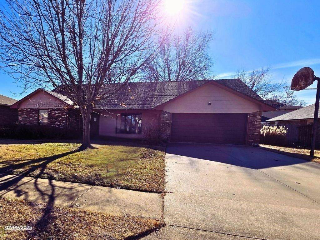 Ponca City, OK 74604,2512 N Briar Ridge RD