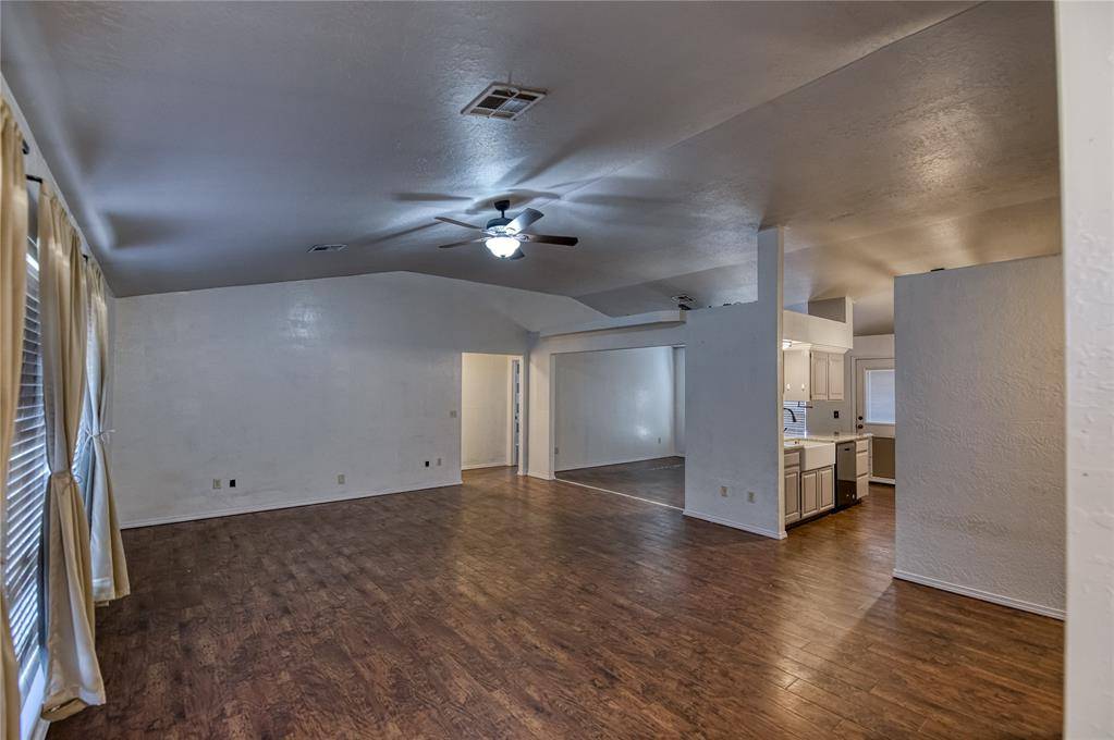 Elk City, OK 73644,122 Calhoon ST