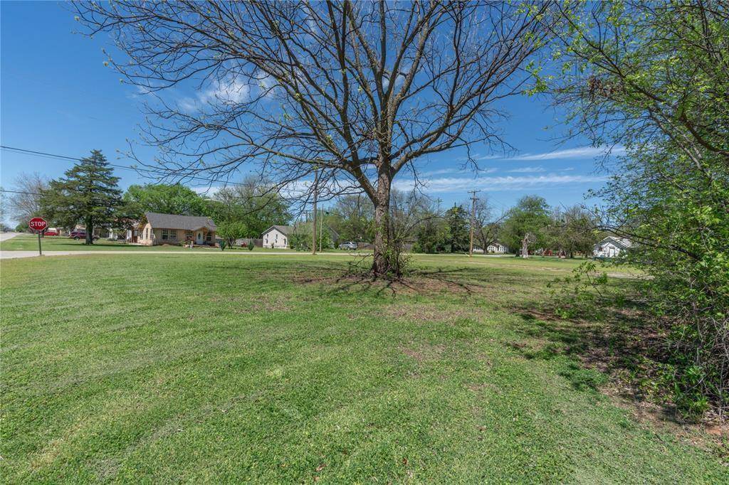 Lindsay, OK 73052,410 W Comanche ST
