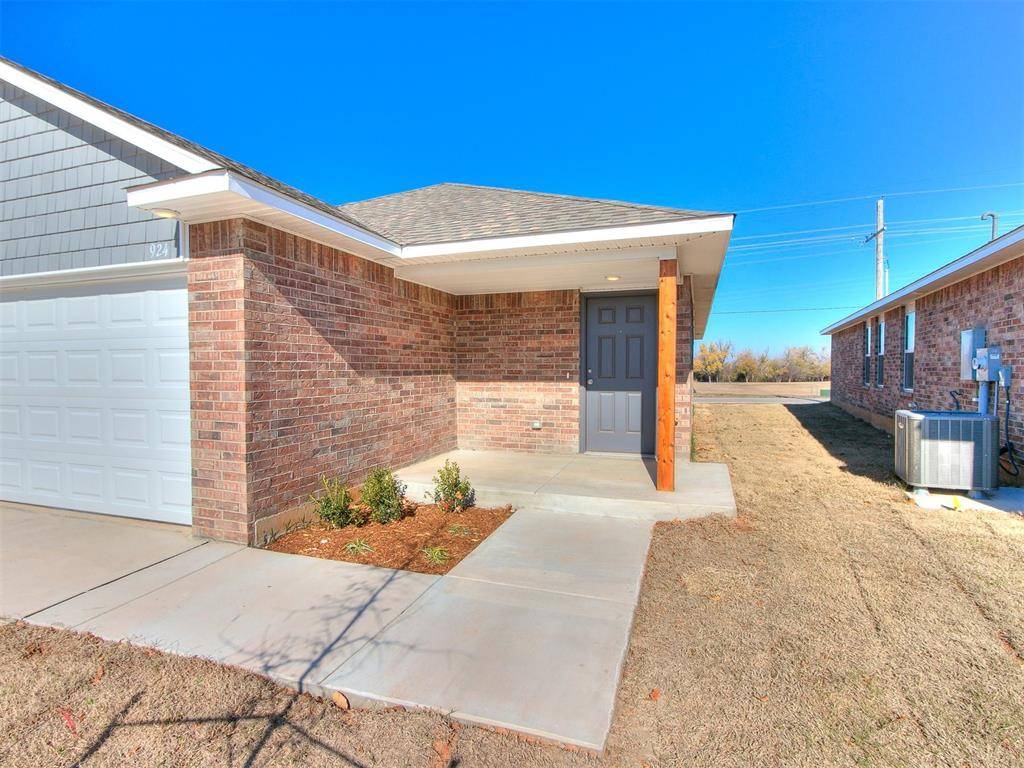 Chickasha, OK 73018,924 Hudson RD