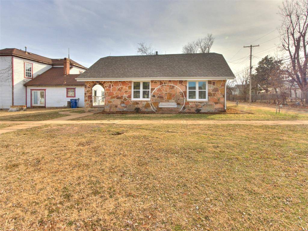 Kingfisher, OK 73750,209 E Don Blanding AVE