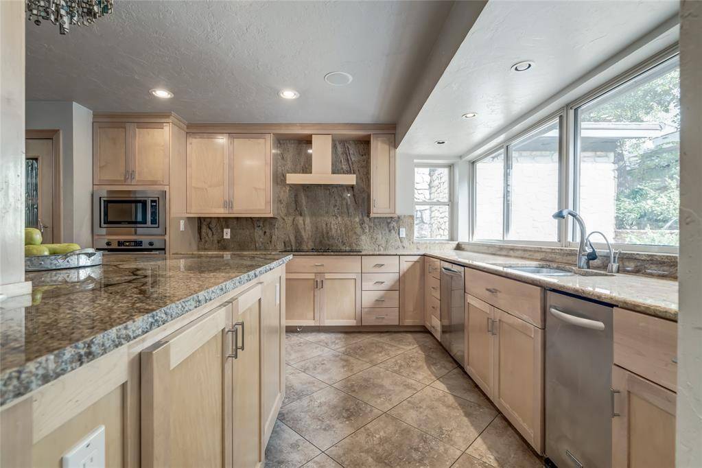 Edmond, OK 73025,1004 Oak Tree DR
