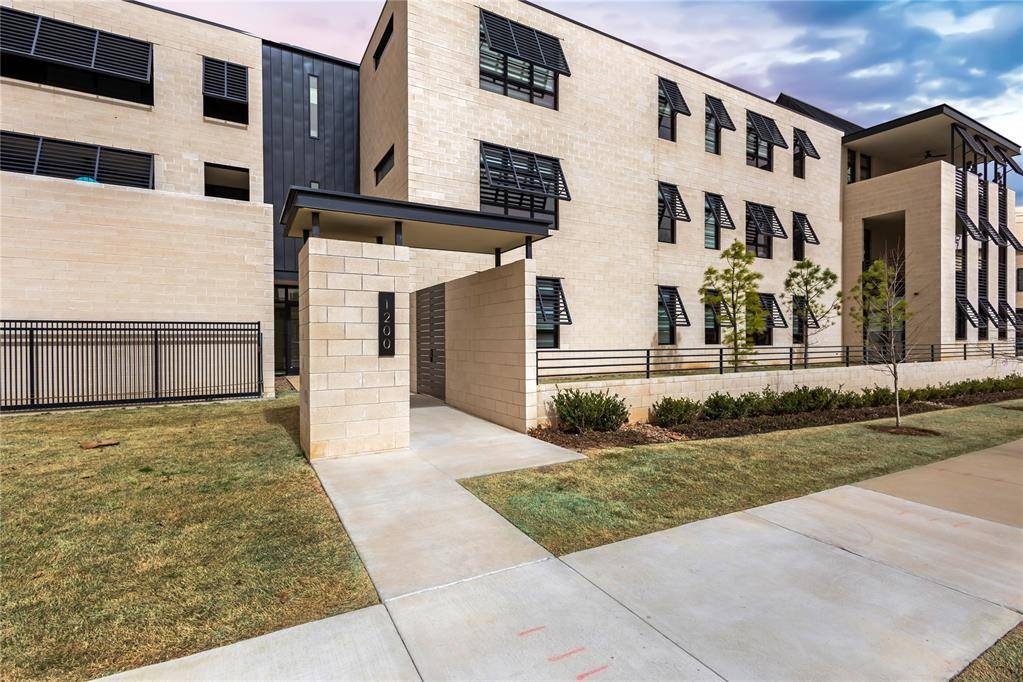 Oklahoma City, OK 73103,1200 Classen DR #201
