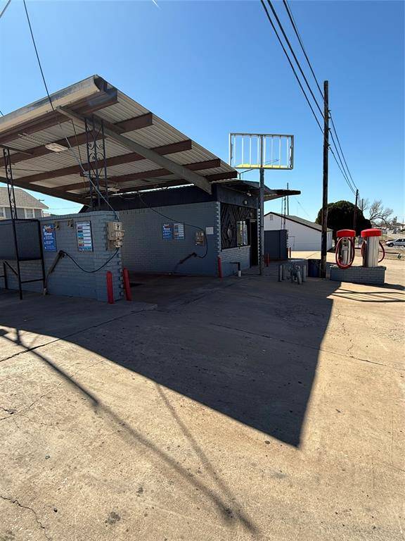 Carnegie, OK 73015,16 W 4th ST