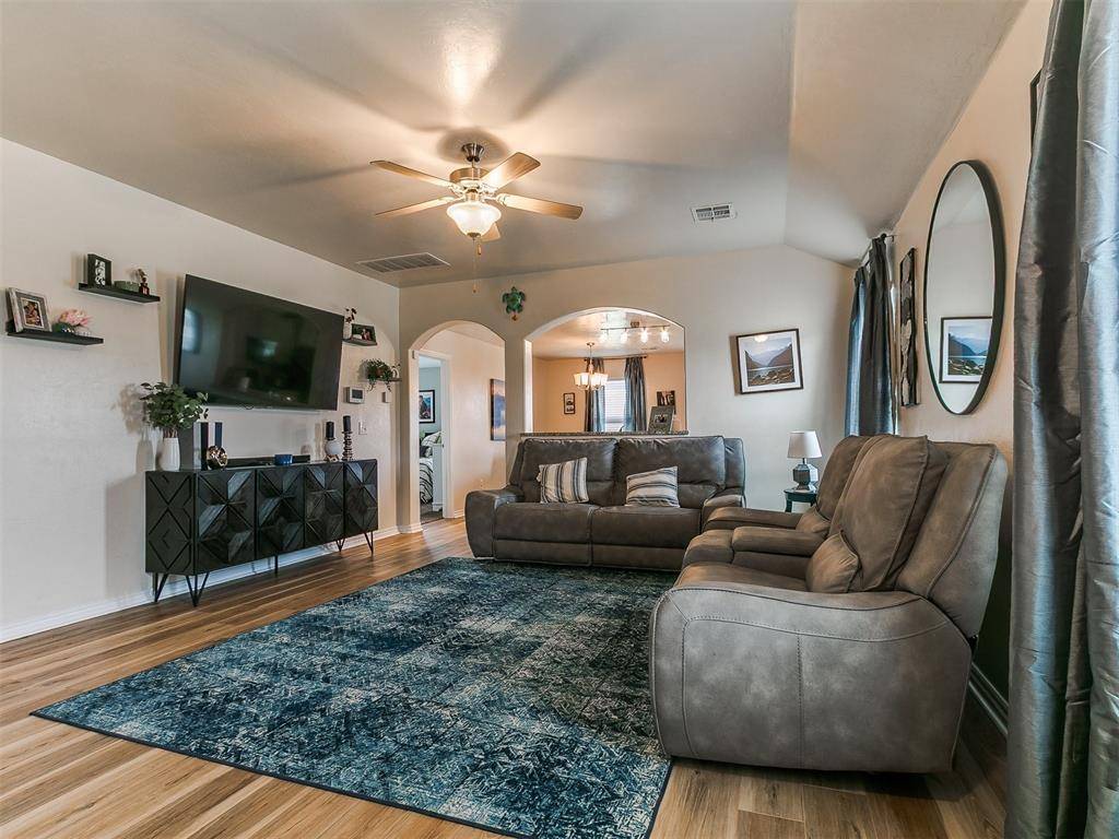 Yukon, OK 73099,2521 Austin Glen CT