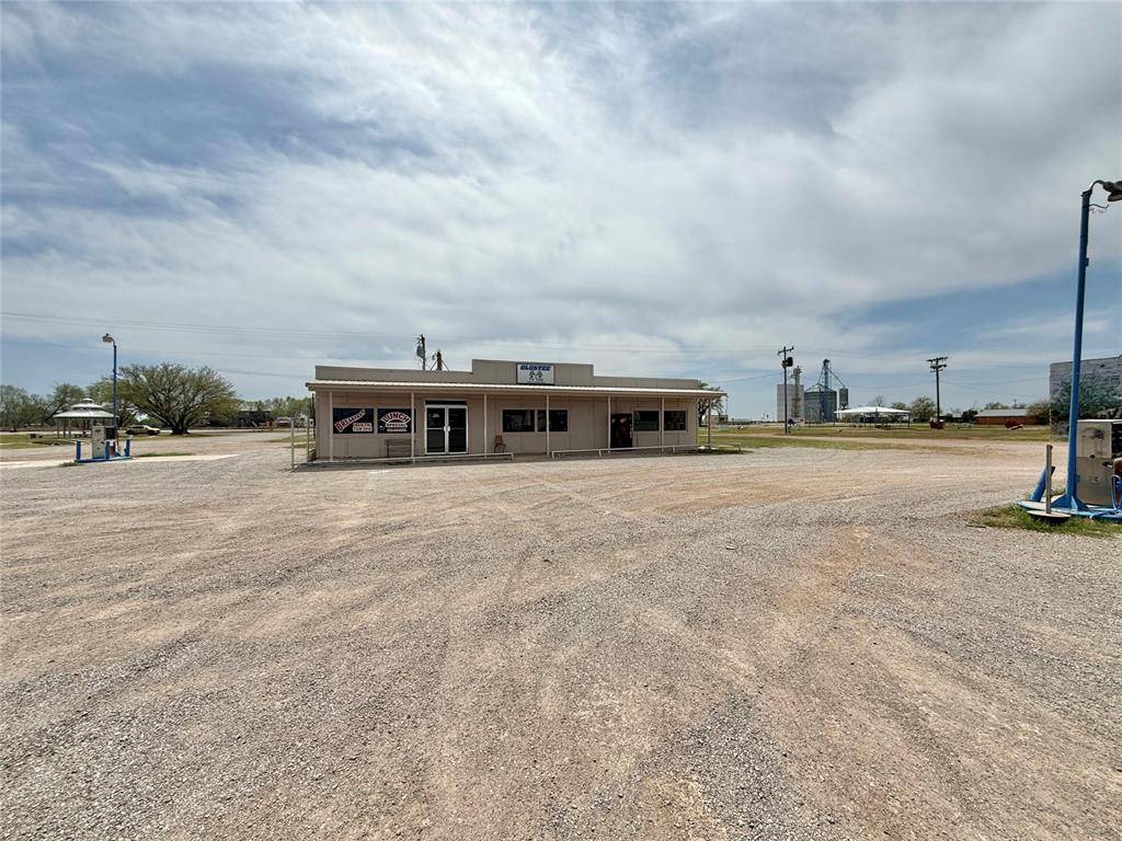 Olustee, OK 73560,121 E 4th ST
