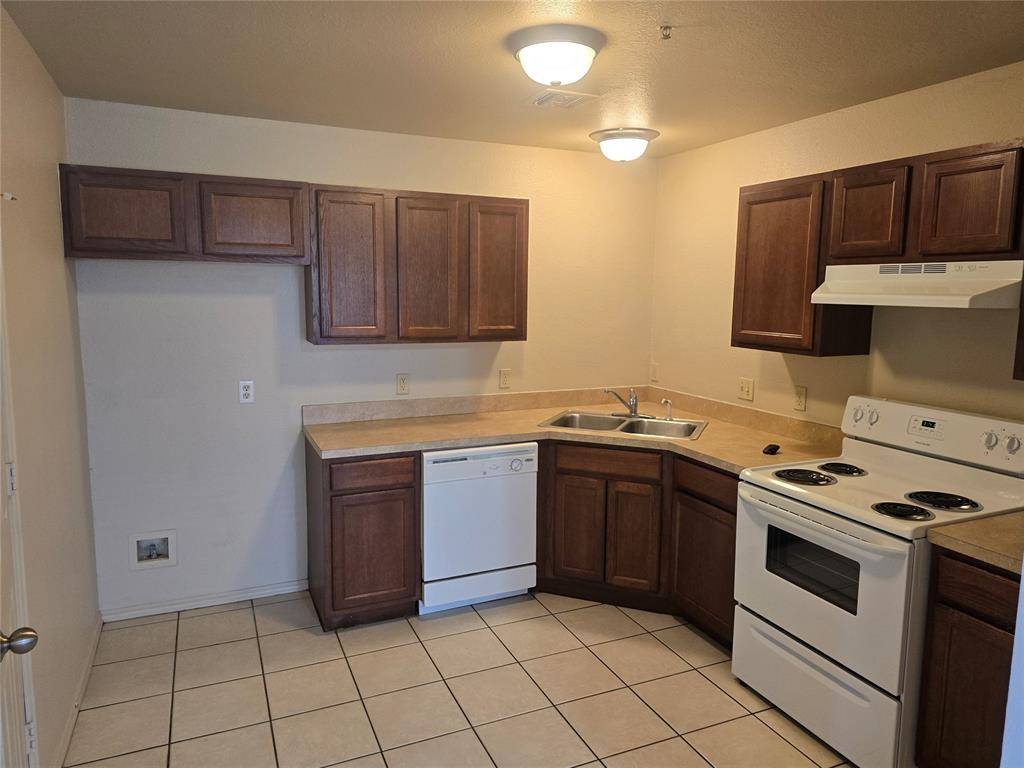 Clinton, OK 73601,1 Lombardy PL