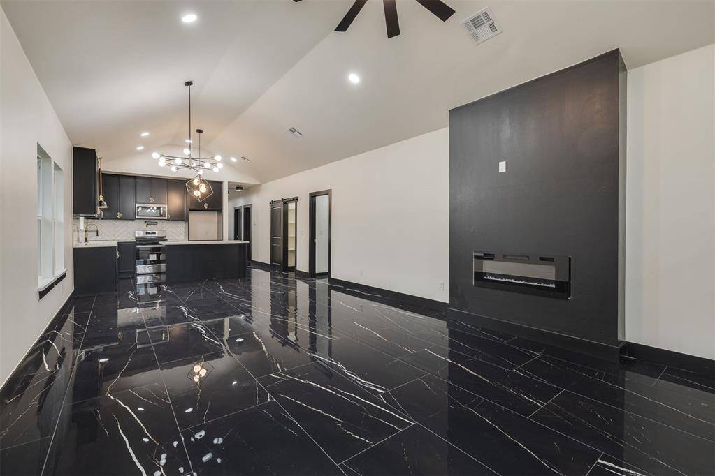 Oklahoma City, OK 73114,528 NW 112th ST