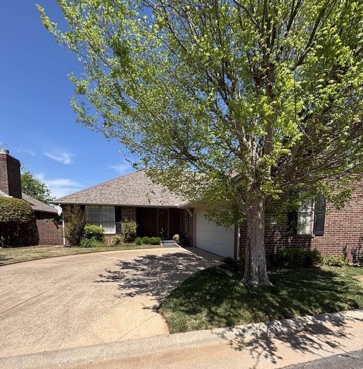 Oklahoma City, OK 73120,12500 N Saint Andrews DR #23