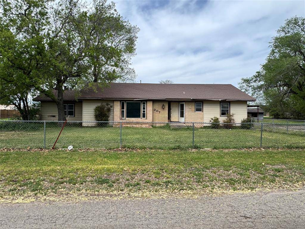 Hobart, OK 73651,207 W Hillcrest LN