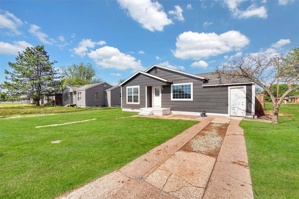Sayre, OK 73662,113 Central DR