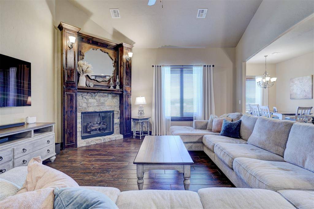 Moore, OK 73160,800 Lindsey LN