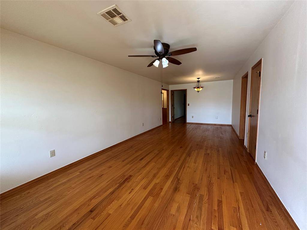 Midwest City, OK 73110,137 W Glenhaven DR
