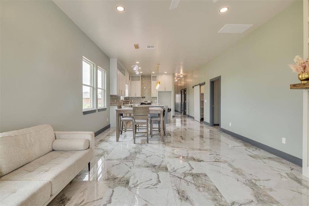 Oklahoma City, OK 73114,516 NW 112th ST