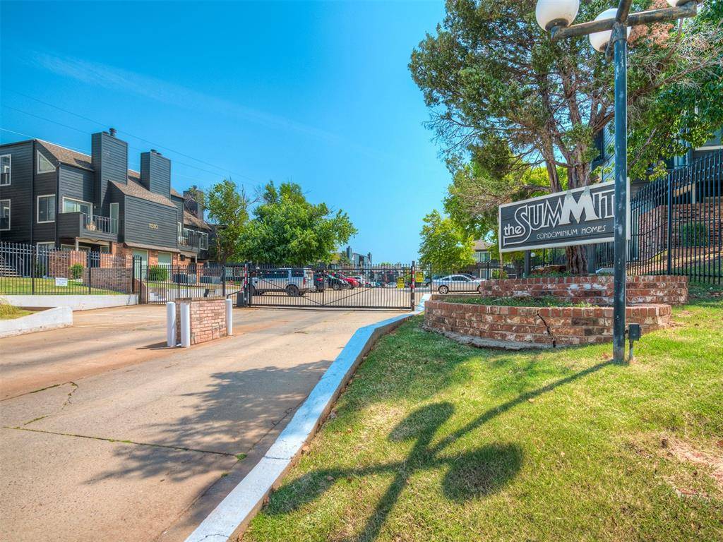 Oklahoma City, OK 73120,11530 N May AVE #D303