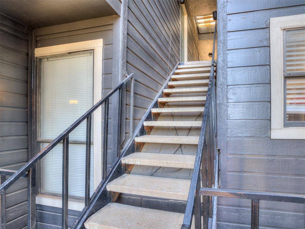 Oklahoma City, OK 73120,11530 N May AVE #D303