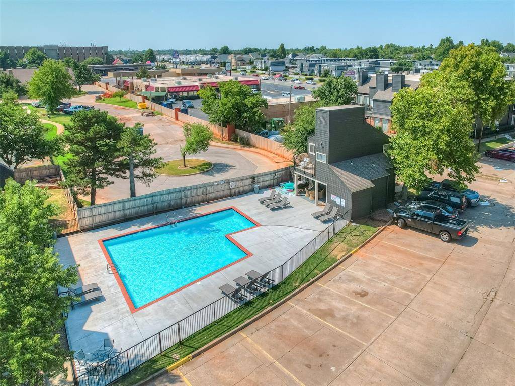 Oklahoma City, OK 73120,11530 N May AVE #D303