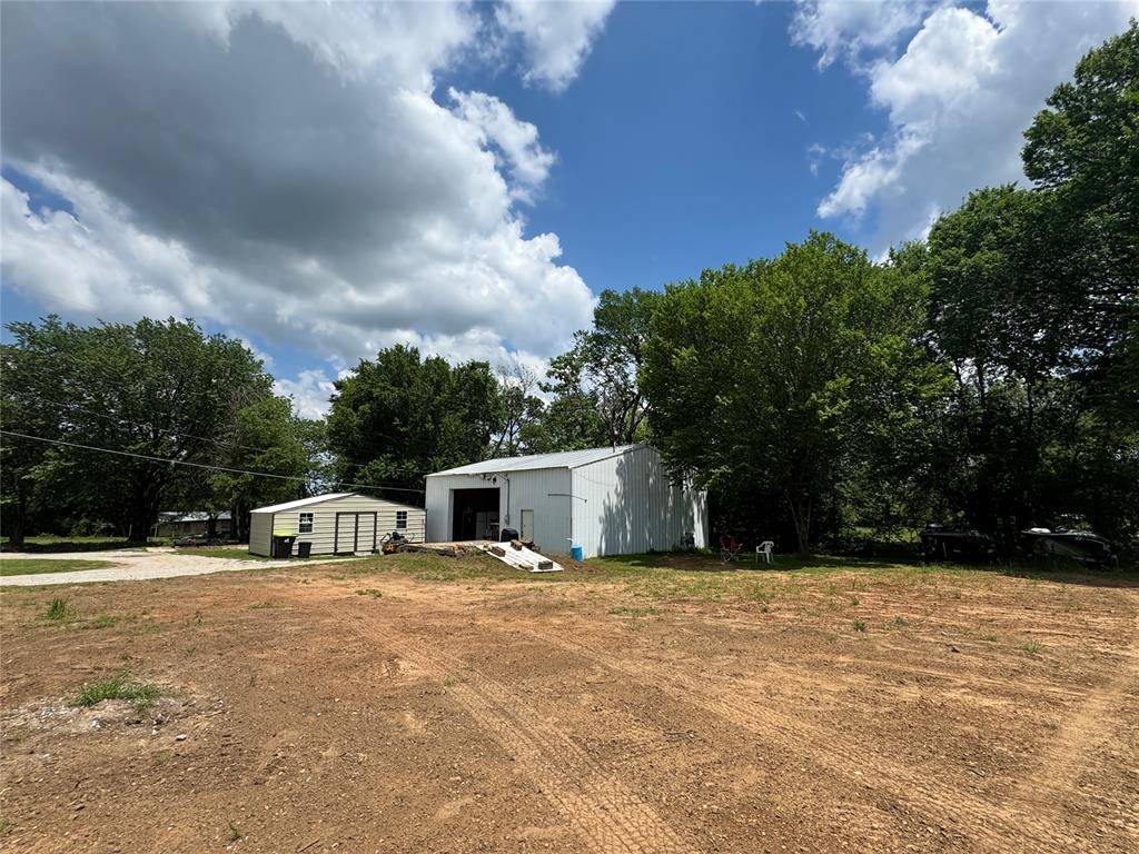 Holdenville, OK 74848,302 4th Penn West ST