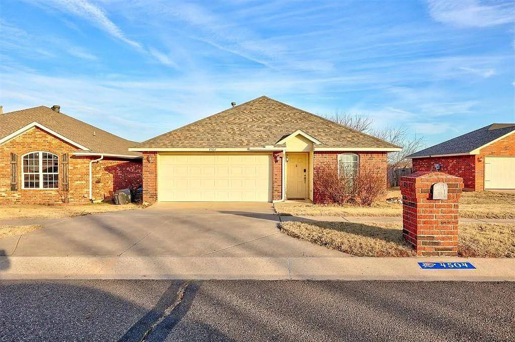 Moore, OK 73160,4504 Applegate DR