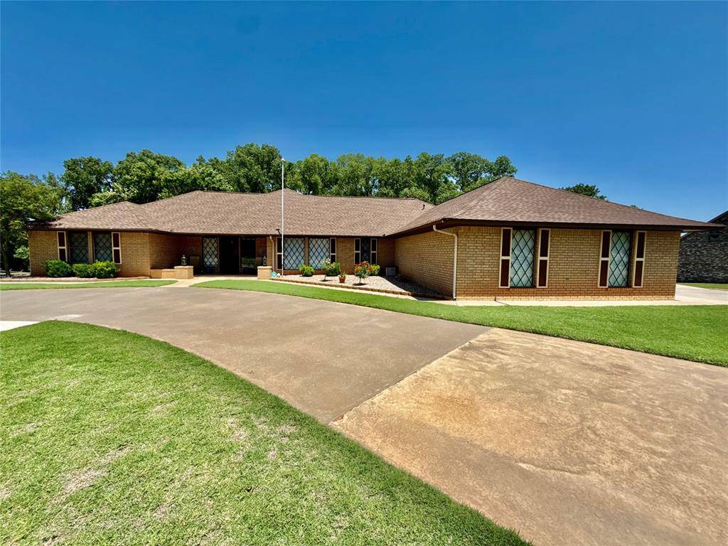Clinton, OK 73601,2400 Sunset DR
