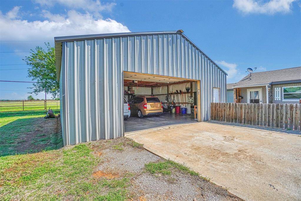 Elk City, OK 73644,1821 Cattlemen DR