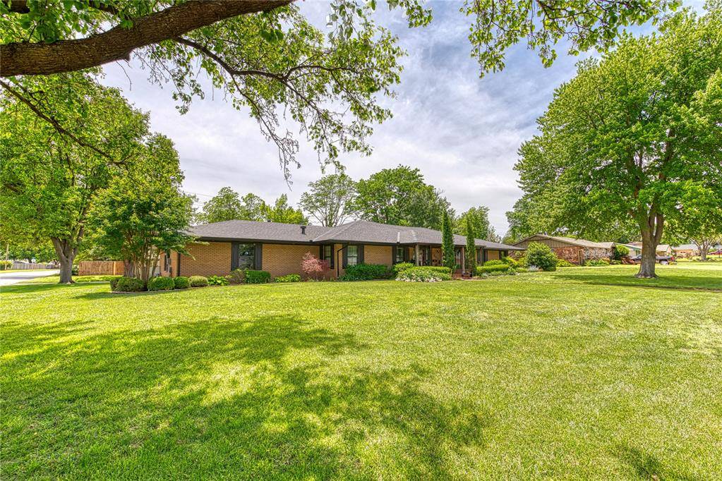 Elk City, OK 73644,1502 W D AVE