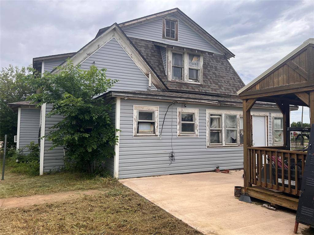 Geary, OK 73040,317 S Blaine AVE