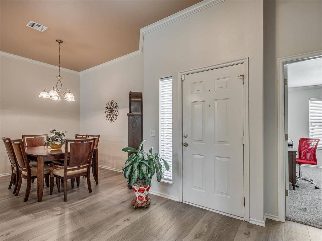 Midwest City, OK 73130,121 Bradford PL