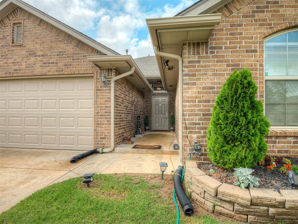 Oklahoma City, OK 73114,704 N 121st TER