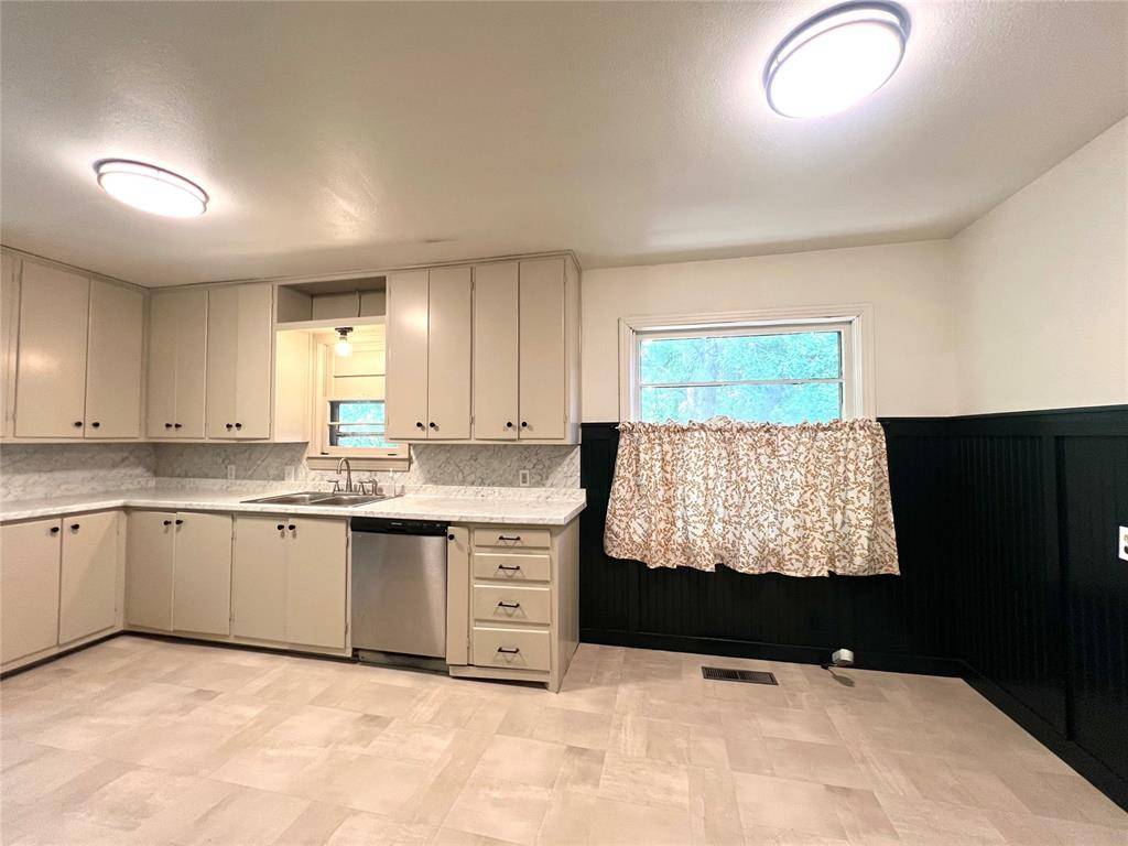 Chickasha, OK 73018,1718 S 14th ST