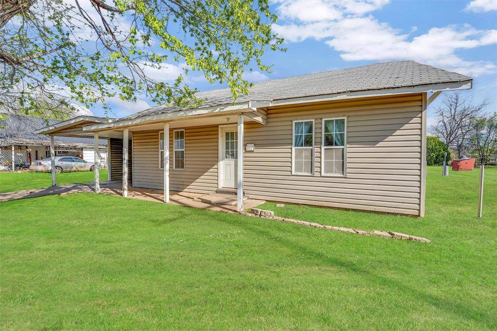 Erick, OK 73645,209 E 3rd ST