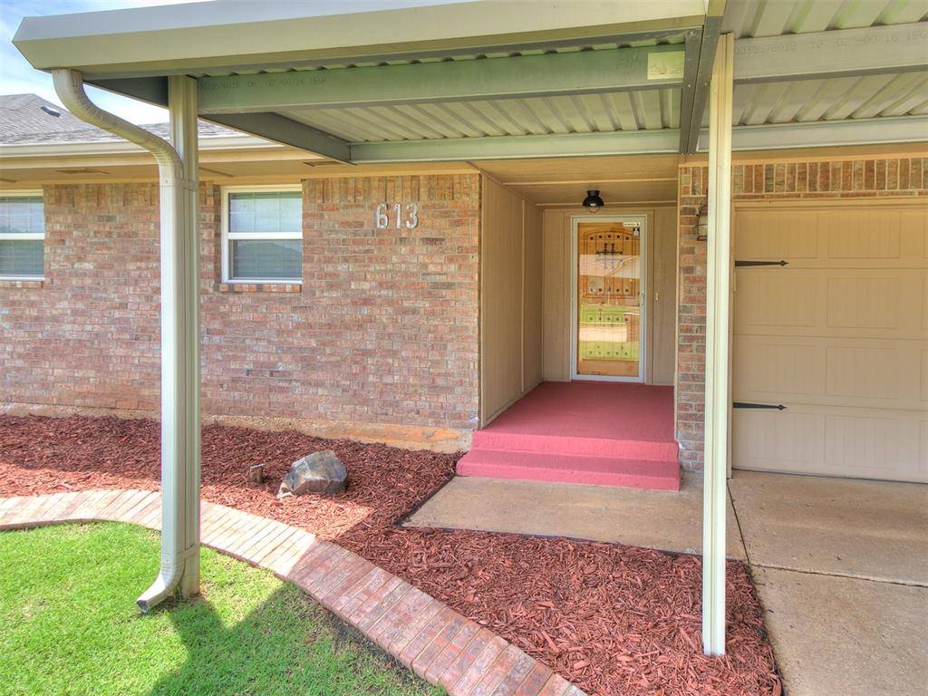 Moore, OK 73160,613 S Avery ST