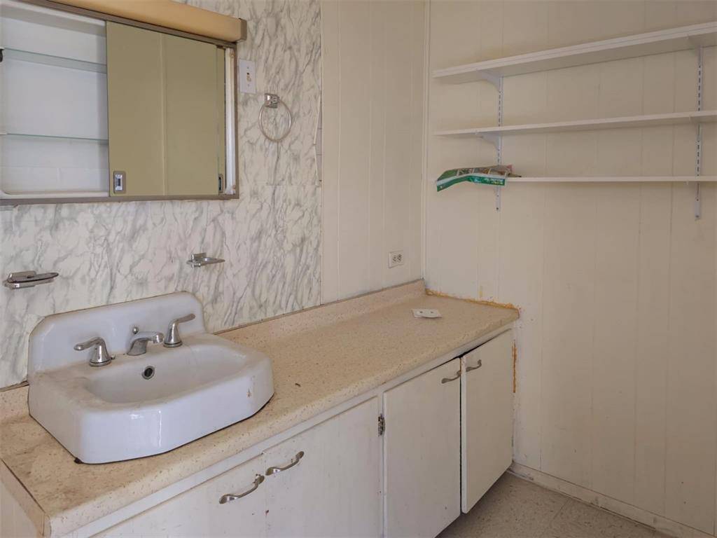 Walters, OK 73572,226 E Iowa ST