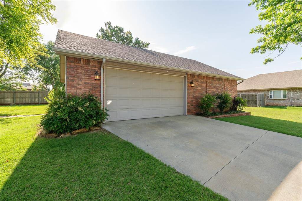 Mustang, OK 73064,1500 N Lilac TER