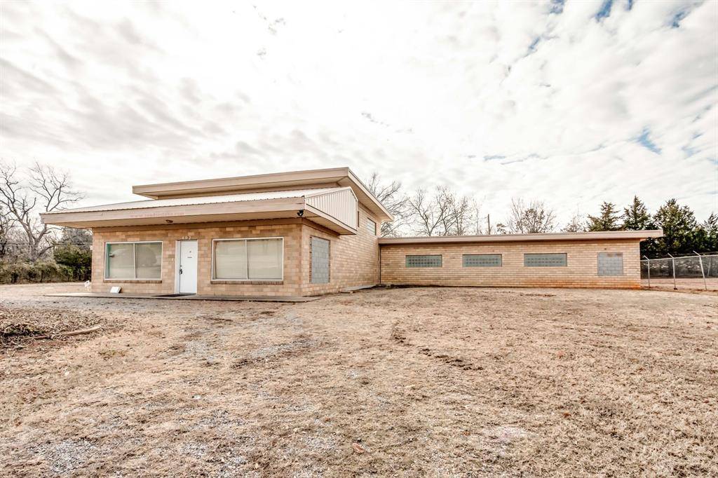 Tecumseh, OK 74873,402 W Highland ST