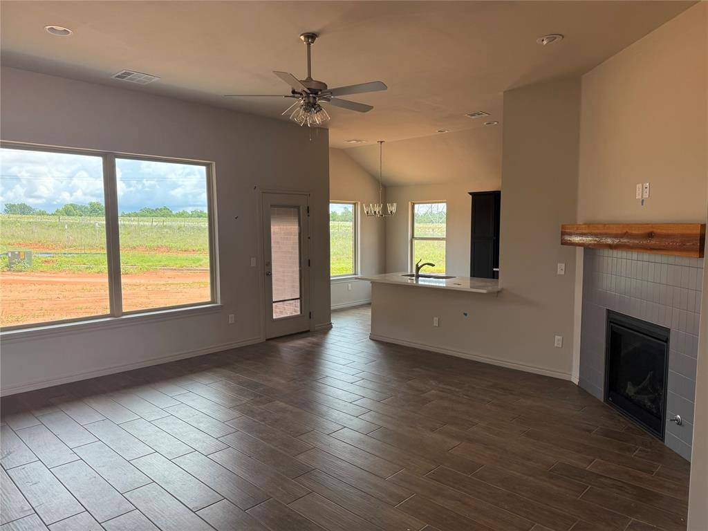 Mustang, OK 73064,1233 E Stallion LN