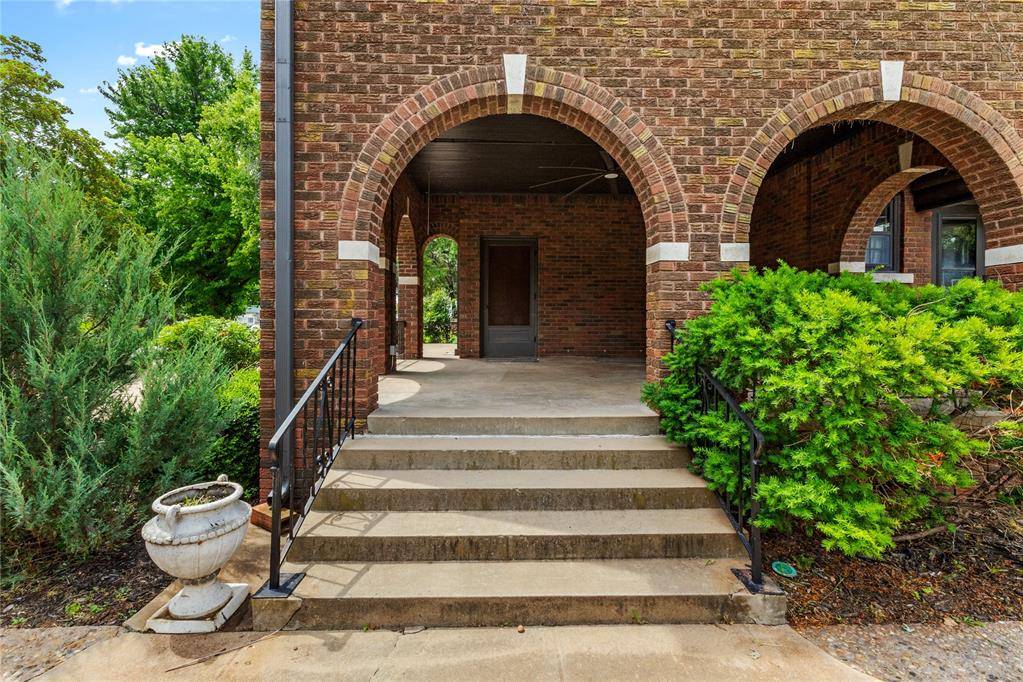 Clinton, OK 73601,516 S 9th AVE
