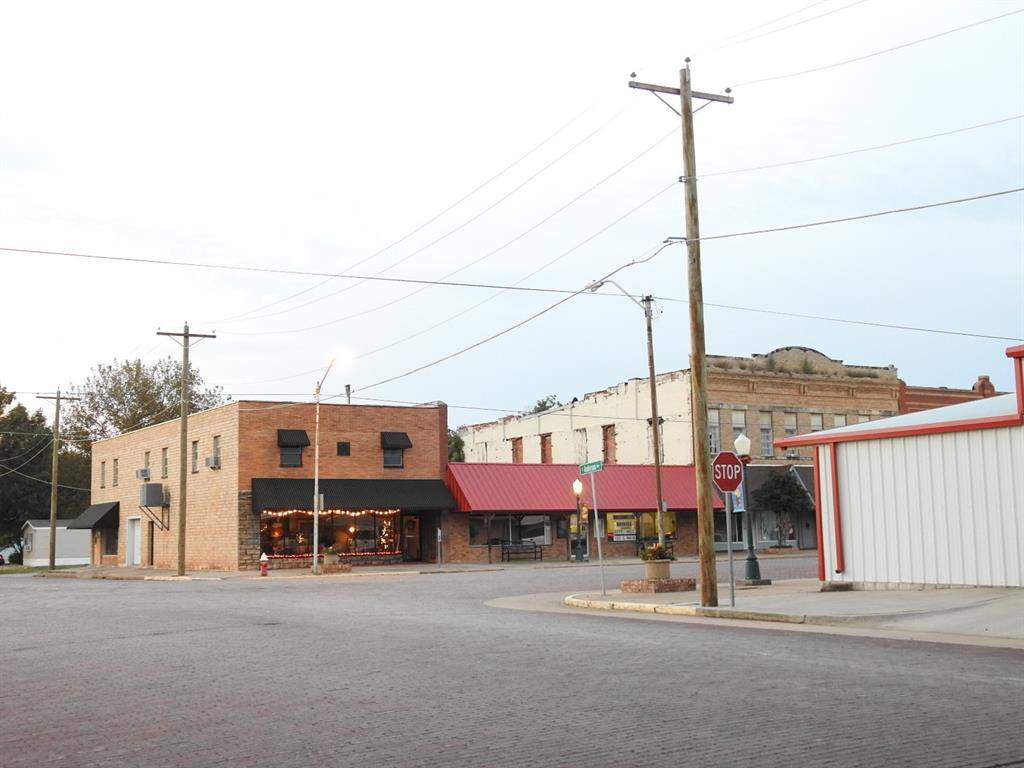 Waurika, OK 73573,124 S Main ST