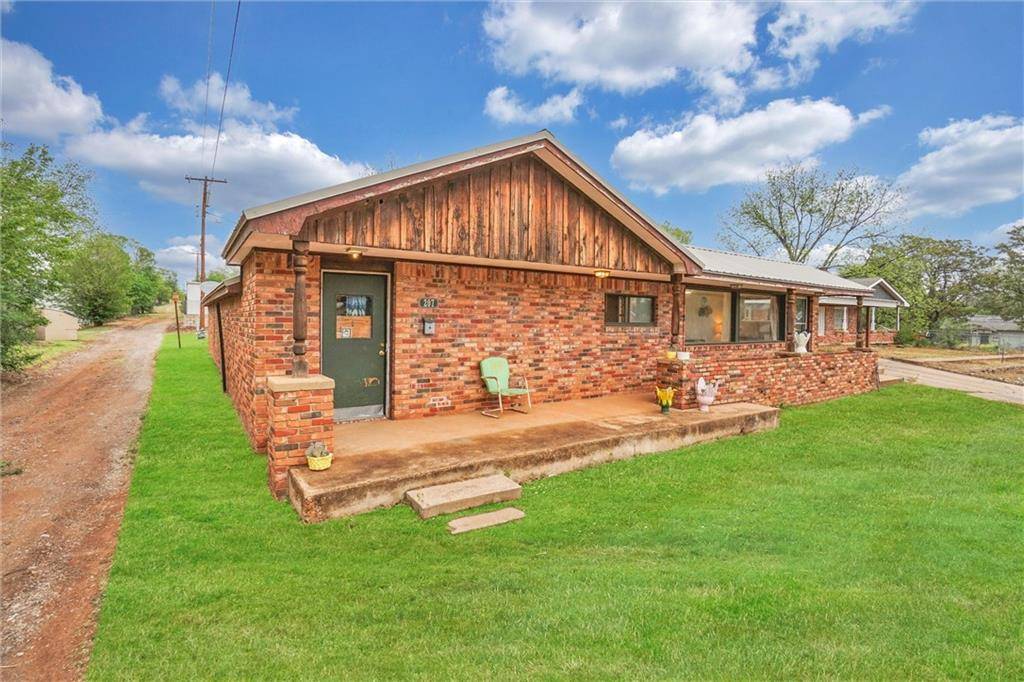Sayre, OK 73662,207 E Pine AVE