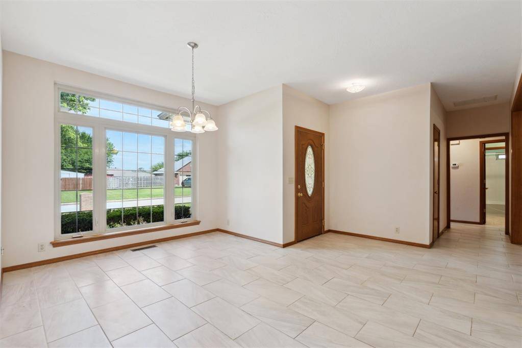 Mustang, OK 73064,607 N Mockingbird WAY