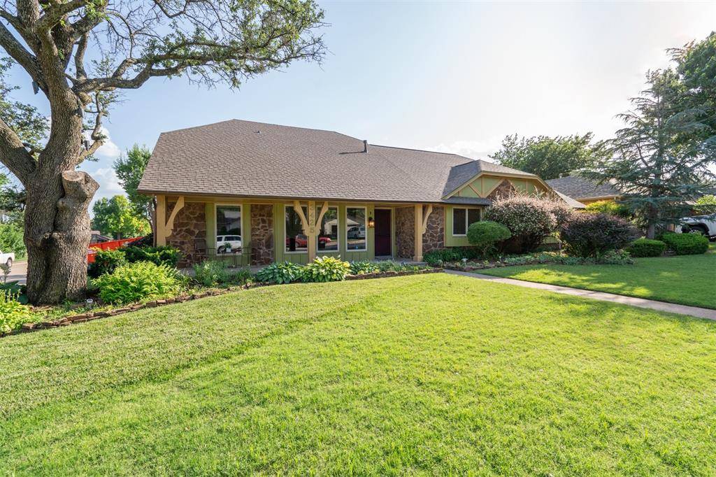 Edmond, OK 73013,3425 Cheyenne DR