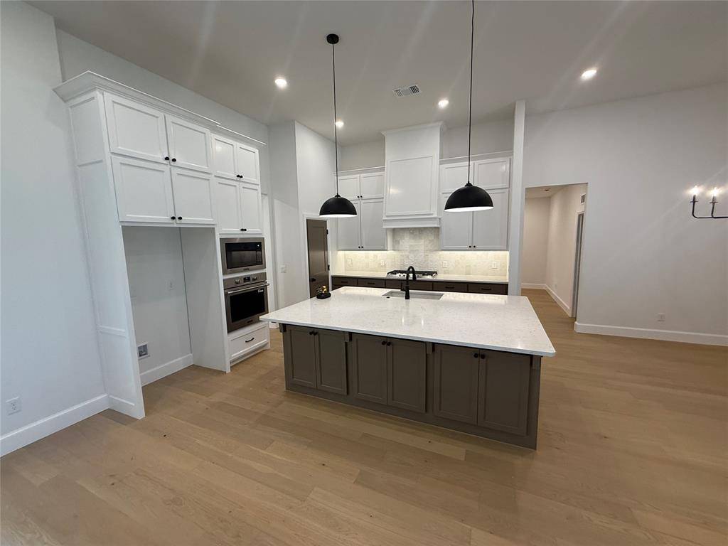 Mustang, OK 73064,9101 Prairie Farms DR